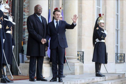 Macron recibe al presidente de Burkina Faso, Christian Kabore, en París.