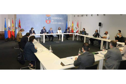 La reunión de los cuatro consejeros de Asturias, Cantabria, Galicia y Castilla y León estuvo presidida por el presidente Miguel Ángel Revilla . DL