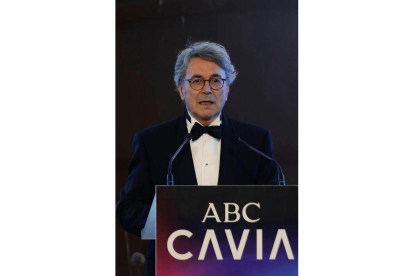 El escritor leonés Andrés Trapiello tras recibir el premio 