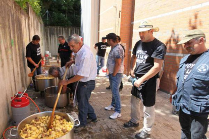 La caldereta a punto de caramelo para los mineros. Foto: Norberto.