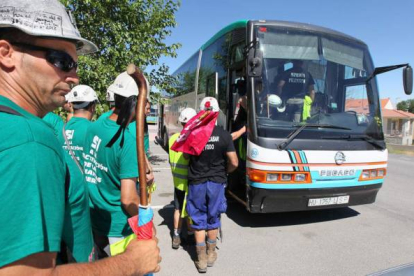 Traslado en autobús de Villacastín a San Rafael. Foto: Norberto.