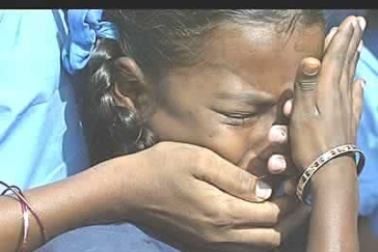 Barcos que salieron a la mar con lazos negros, miles de velas encendidas y decenas de homenajes recordaron en la India a las más de 12.000 víctimas del tsunami.