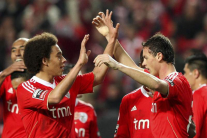Los jugadores del Benfica celebran el gol marcado por Nolito ante el Vitoria de Setubal.