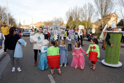 El desfile de carnaval en Valverde de La Virgen. MARCIANO PÉREZ (9)