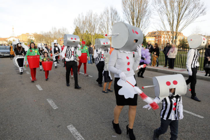El desfile de carnaval en Valverde de La Virgen. MARCIANO PÉREZ (10)