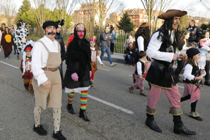 El desfile de carnaval en Valverde de La Virgen. MARCIANO PÉREZ (11)