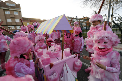 El desfile de carnaval en Valverde de La Virgen. MARCIANO PÉREZ (1)