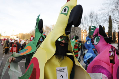 El desfile de carnaval en Valverde de La Virgen. MARCIANO PÉREZ (3)