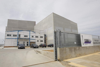 La planta de fundición de Coreal en Villadangos se recupera ahora para el proyecto de aceros de Asludium. JESÚS F. SALVADORES