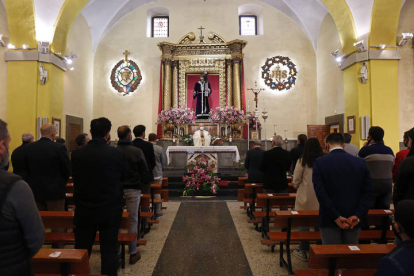 Eucaristía de la cofradía del Dulce Nombre de Jesús Nazareno en la capilla de Santa Nonia. F. Otero Perandones.