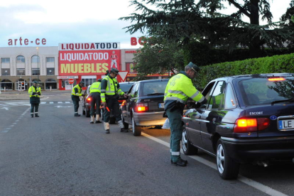 Imagen de archivo de un control de Tráfico en León.