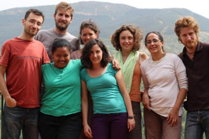 Parte del equipo de la investigadora del ICTA Victoria Reyes (segunda por la izquierda) en el proyecto sobre gestión del conocimiento en las sociedades indígenas.