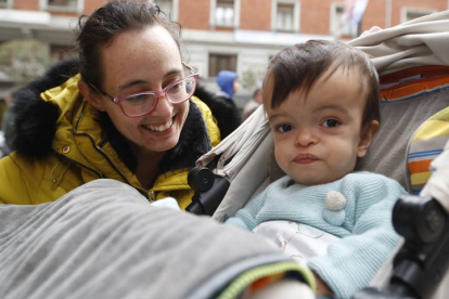La vida de Leticia y su marido dio un giro cuando a la semana 28 de gestación una revisión prenatal detectó que el bebé que esperaban padecía acondroplasia. RAMIRO