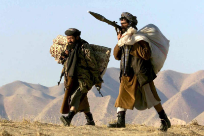 Dos talibanes con un bazoka. SERGEI CHIRIKOV