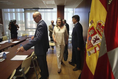 La consejera de Economia y Hacienda de la Junta de Castilla y Leon, Pilar del Olmo, momentos antes de la reunión del comite de seguimiento del Plan Soria que presidió el lunes.