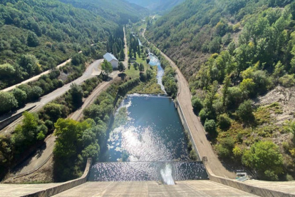 El desembase Duero abajo, en la imagen el Pantano del Porma, se inició el pasado 16 de septiembre. RAMIRO