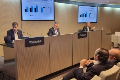 González-Bueno y Leopoldo Alvear dieron cuenta de los resultados del Grupo Banco Sabadell. DL