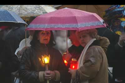 La lluvia no lógró mermar la devoción de los devotos de la Virgen del Perdón.