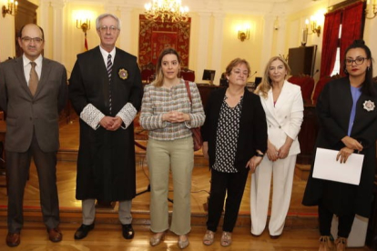 Los responsables de la actividad, antes de comenzar el acto. RAMIRO