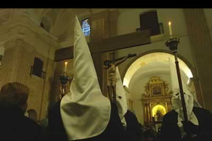 Momento en el que se alza a Jesús ya crucificado.