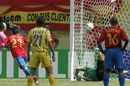 El segundo lo consiguió Villa al transformar un penalti, al poco de iniciar la segunda parte. Fue la sentencia para un partido que España ya tenía ganado.