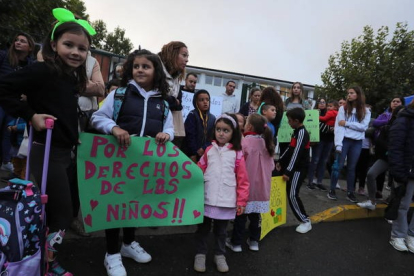 Protestas en el colegio La Borreca de Ponferrada. ANA F. BARREDO