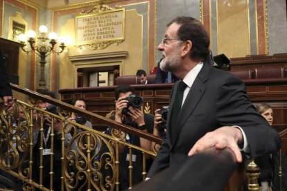 Mariano Rajoy, tras bajar de la tribuna desde donde dirigió su mensaje de despedida.