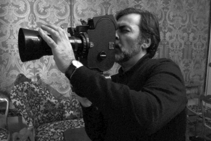 Alberto Taibo añade a su filmografía ‘La Central’, un documental de 20 años de la térmica. ABEL MORÁN