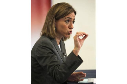 La ministra Carme Chacón, candidata del PSC en las elecciones generales, en una rueda de prensa de la Agencia EFE.