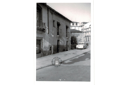 Imagen de la calle Gil y Carrasco, con las viviendas adosadas, tomada entre 1967 y 1968. ARCHIVO HISTÓRICO MUNICIPAL