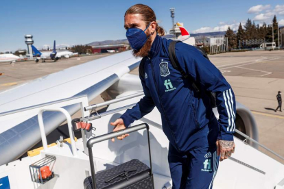 Sergio Ramos hace las maletas con destino a París tras fichar por el PSG. RFEF