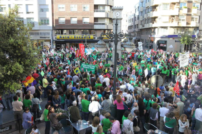 A última hora de la tarde, el centro de Ponferrada acogió las protestas por la educación.