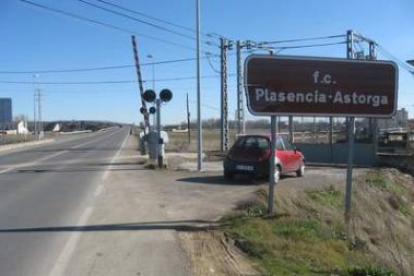 El trazado ferroviario de la Vía de la Plata, ahora cerrado al tráfico, a su paso por Astorga