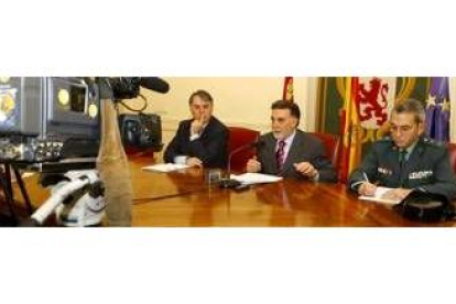 Francisco Álvarez, Miguel Alejo y José María Feliz Cadenas, en la rueda de prensa de ayer