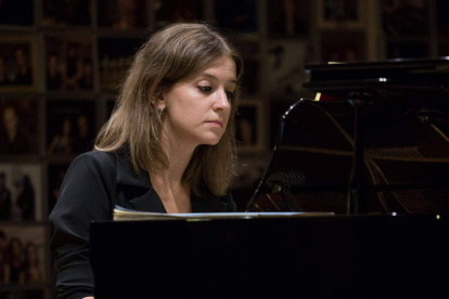 Elizaveta Yaroshinskaia, pianista, comparte hoy escenario con la salmantina Aliaj Oliver. DL