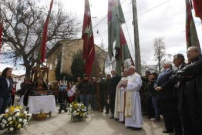 Cerca de medio centenar de estandartes, concentrados por la Asociación de Pendones Reino de León, se