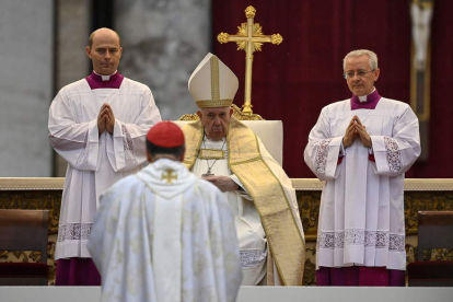 El papa, durante la ceremonia de beatificación. RICCARDO ANTIMIANI