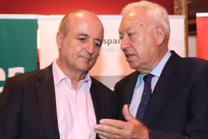 Imagen de archivo de Miguel Sebastián y José Manuel García-Margallo. RAMIRO