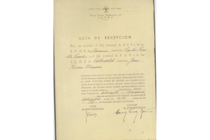 Documento del archivo del exgobernador civil de León Carlos Pinilla en la que se recoge un acta de recepción del cuerpo de Primo de Rivera en su traslado de Alicante a Madrid. ARCHIVO CARLOS PINILLA