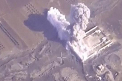 Bombardeo ruso de un campo de entrenamiento del Estado Islámico en Siria.