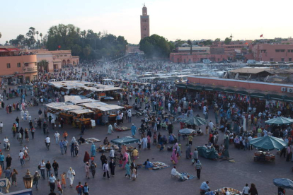 Una imagen panorámica de la plaza de Jemaa, uno de los lugares más transitados de Marrakech.