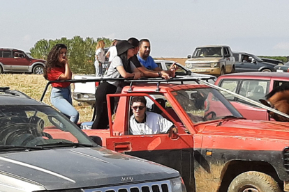 Encierro taurino de campo en Cimanes de la Vega con un novillo y una vaquilla. RAFA CAZÓN