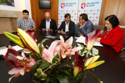 Firma del convenio entre la Diputación y la IGP.