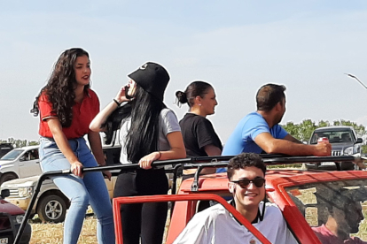 Encierro taurino de campo en Cimanes de la Vega con un novillo y una vaquilla. RAFA CAZÓN