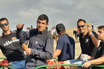 Encierro taurino de campo en Cimanes de la Vega con un novillo y una vaquilla. RAFA CAZÓN