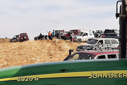 Encierro taurino de campo en Cimanes de la Vega con un novillo y una vaquilla. RAFA CAZÓN