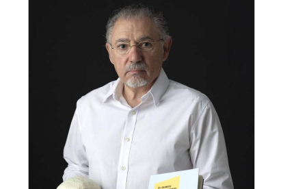 El escritor, profesor y policía leonés Ricardo Magaz. DL