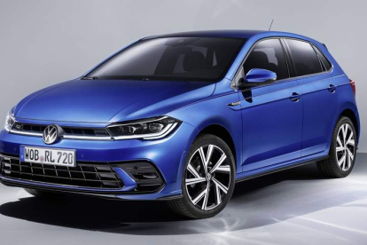 El nuevo Polo estrena parrilla frontal de «barra transversal», con una llamativa combinación de faros ‘led’. VW