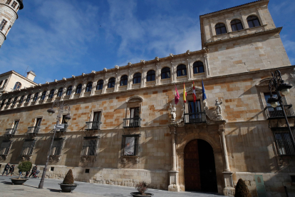 El Palacio de los Guzmanes, sede de la Diputación Provincial de León. RAMIRO