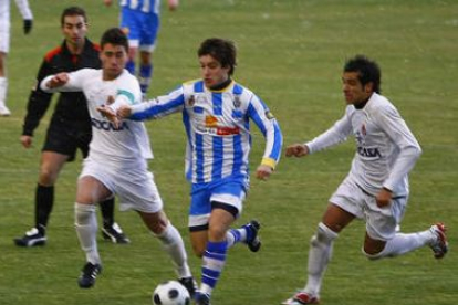 El filial blanco tuteó durante muchos minutos a una Arandina que aprovechó sus errores defensivos